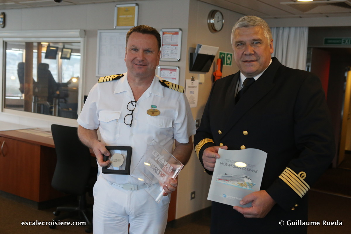 Norwegian Getaway - Echange de plaques avec les autorités havraises