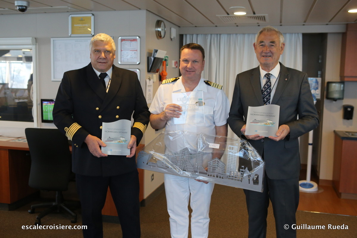 Norwegian Getaway - Echange de plaques avec les autorités havraises