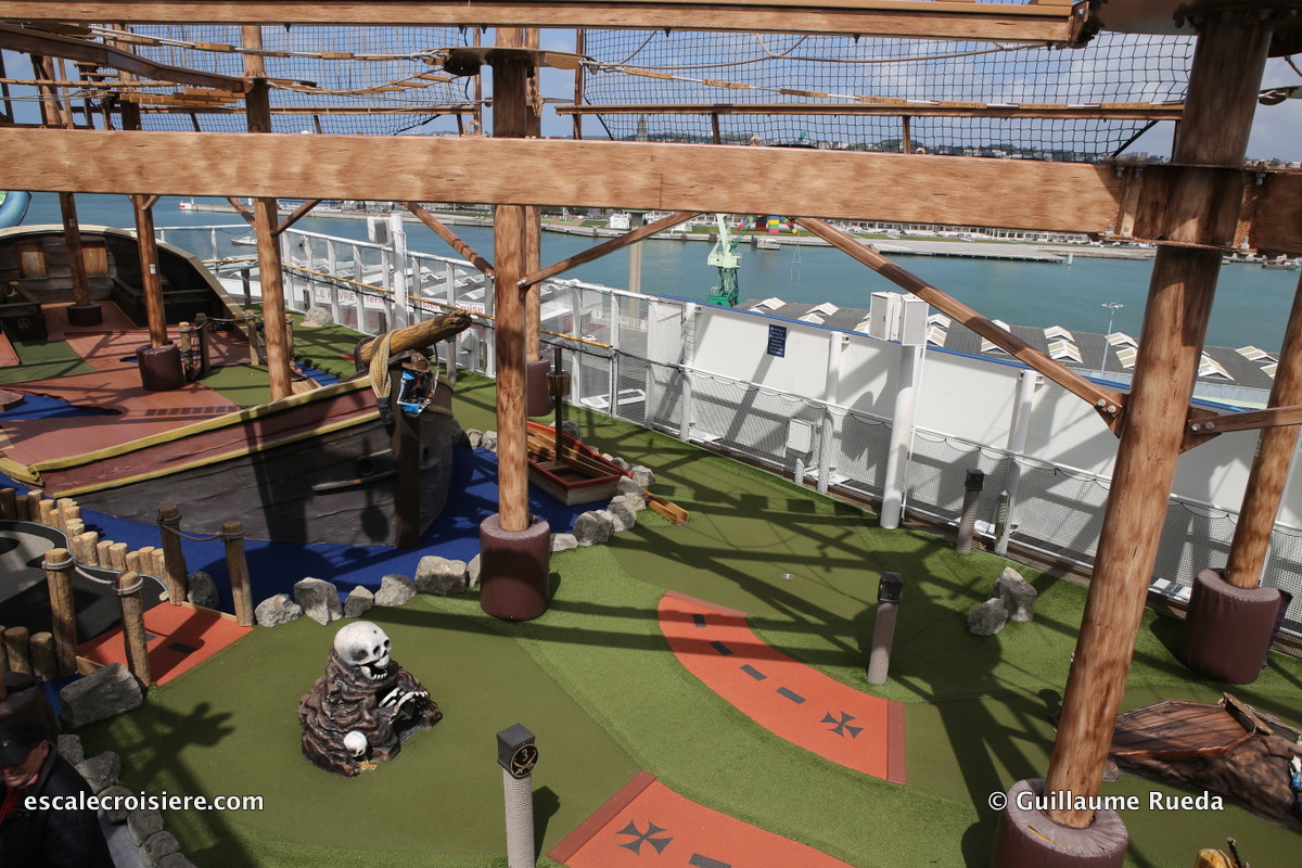 Norwegian Getaway - Mini golf