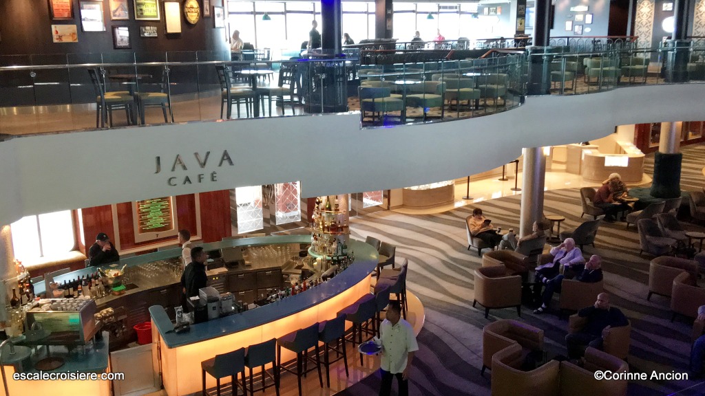 Norwegian Pearl - Atrium Café
