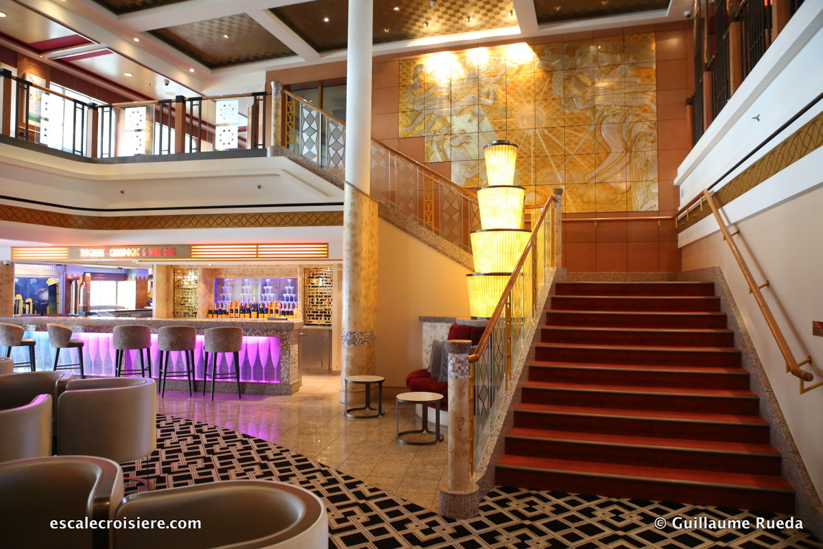 Norwegian Pearl - Champagne bar