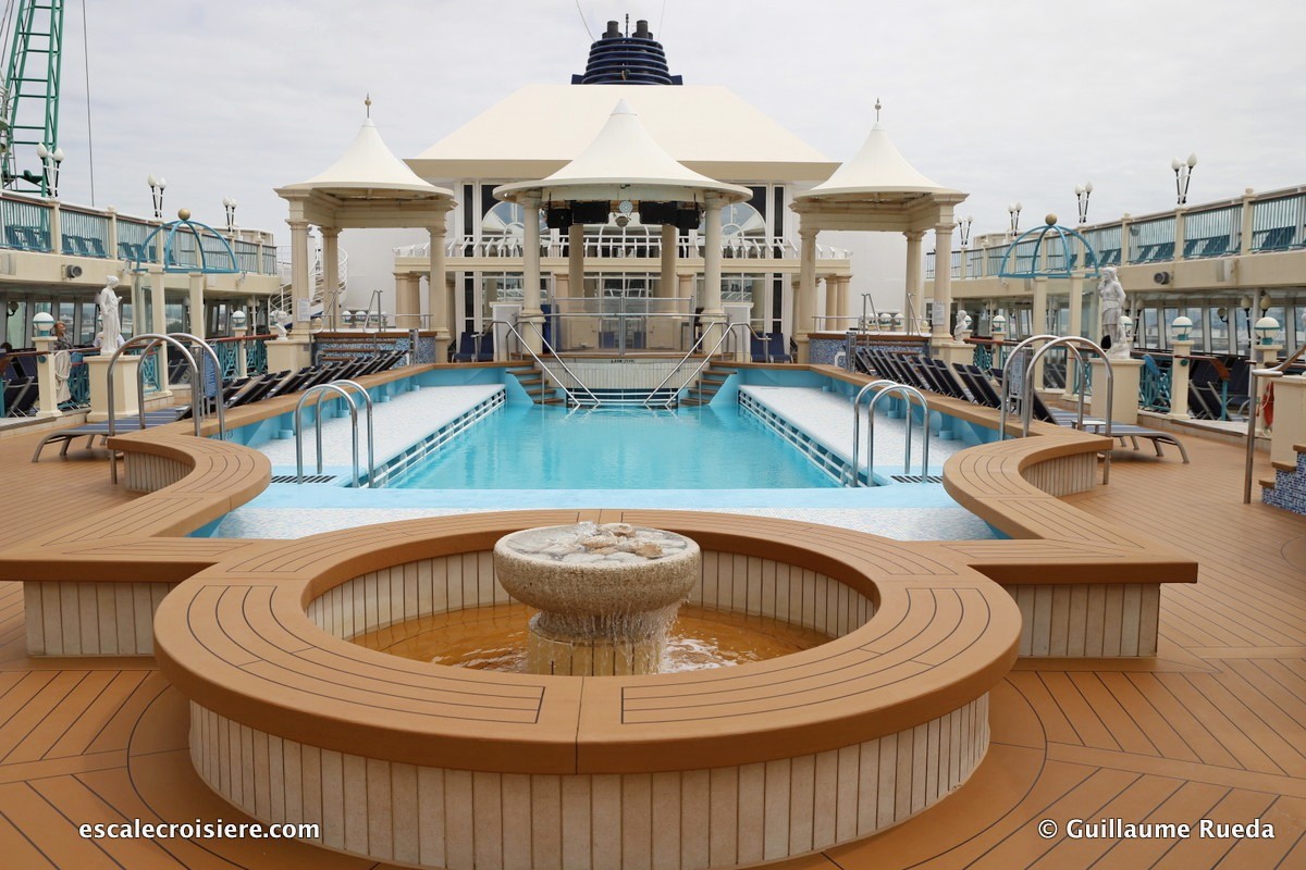 Norwegian Spirit - Piscine centrale - Tivoli pool