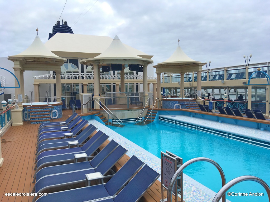 Norwegian Spirit - Piscine centrale - Tivoli pool