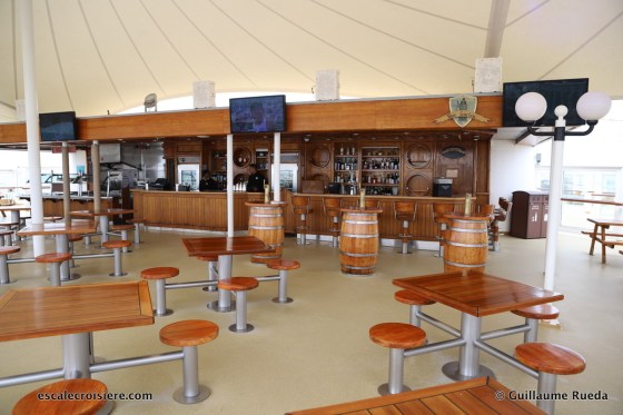 Norwegian Spirit - Piscine centrale - Tivoli bar