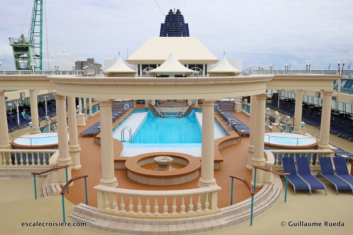 Norwegian Spirit - Piscine centrale - Tivoli pool