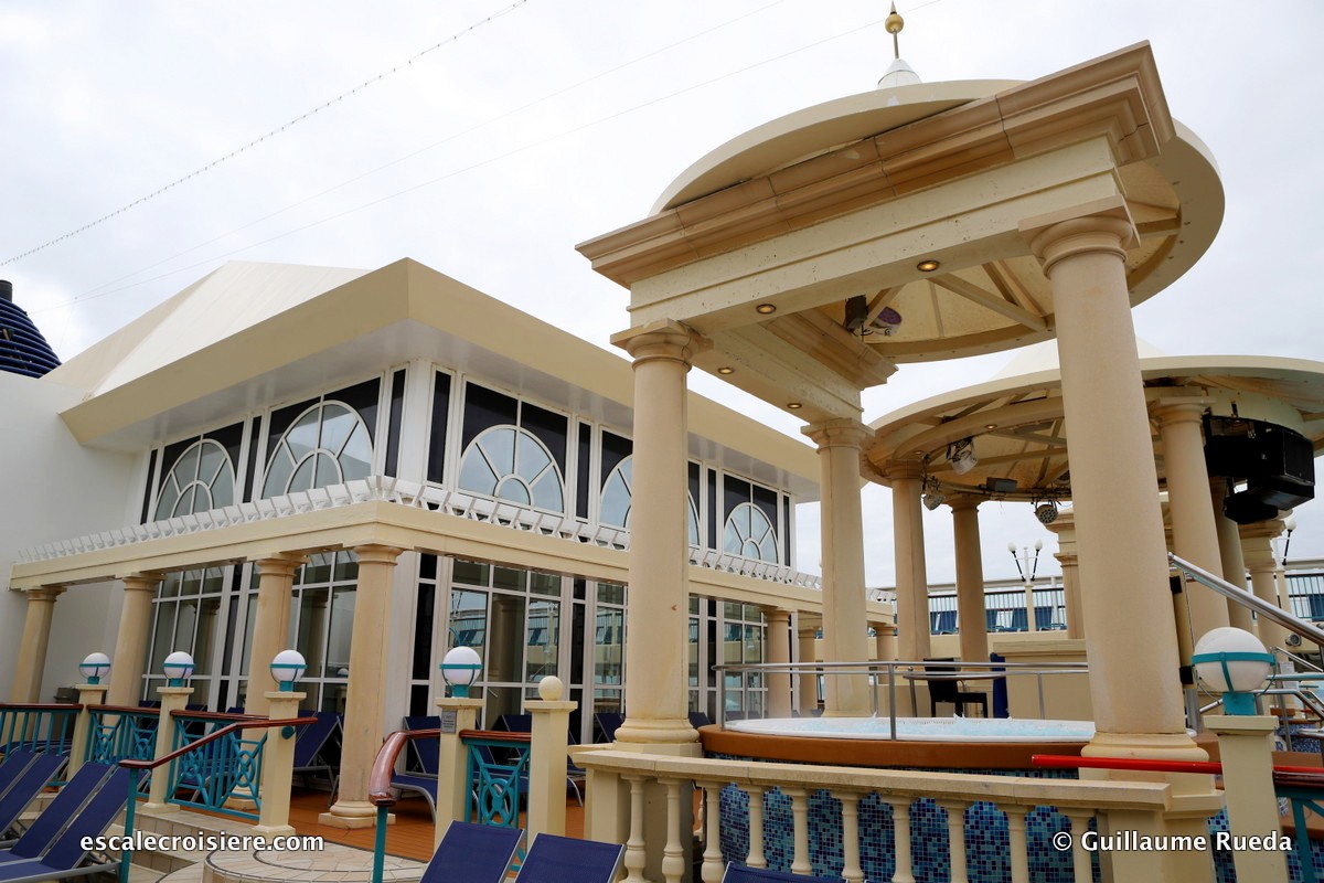 Norwegian Spirit - Piscine centrale - Tivoli pool