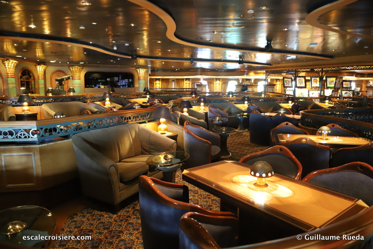 Crown Princess - Explorers Lounge