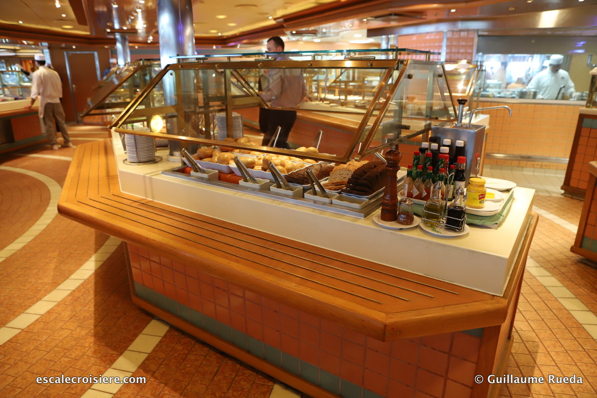 Crown Princess - Horizon court buffet