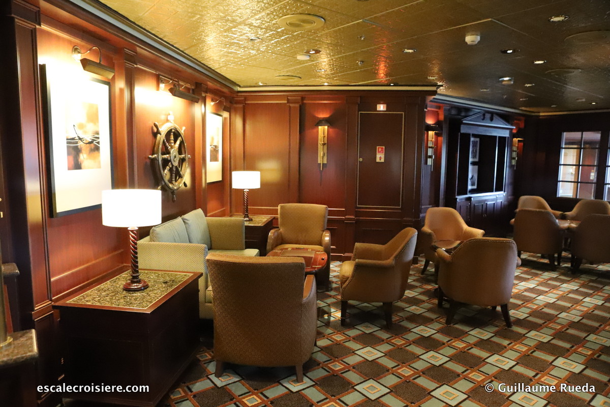 Crown Princess - Wheelhouse bar