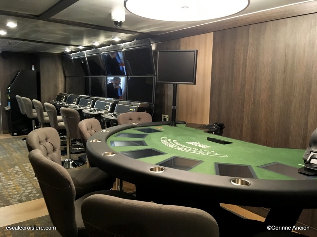 Casino - World Explorer - Quark