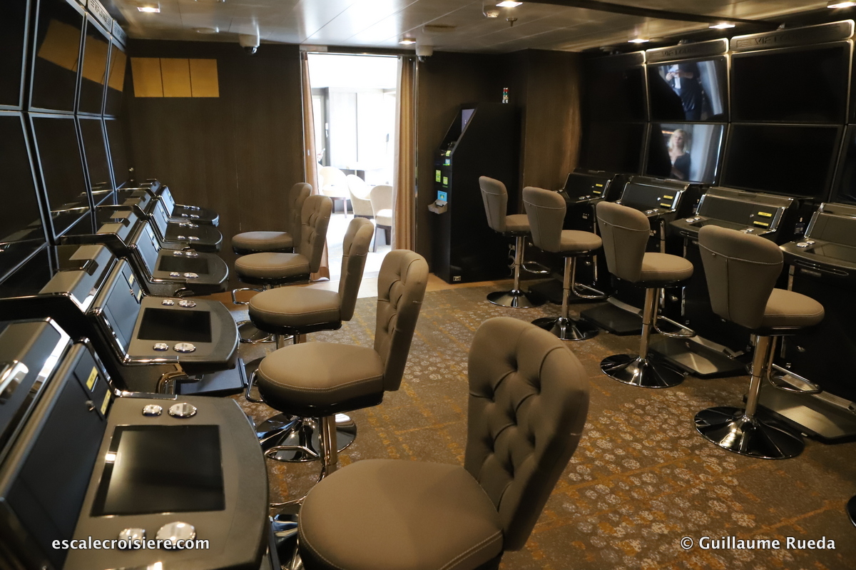 Casino - World Explorer - Quark