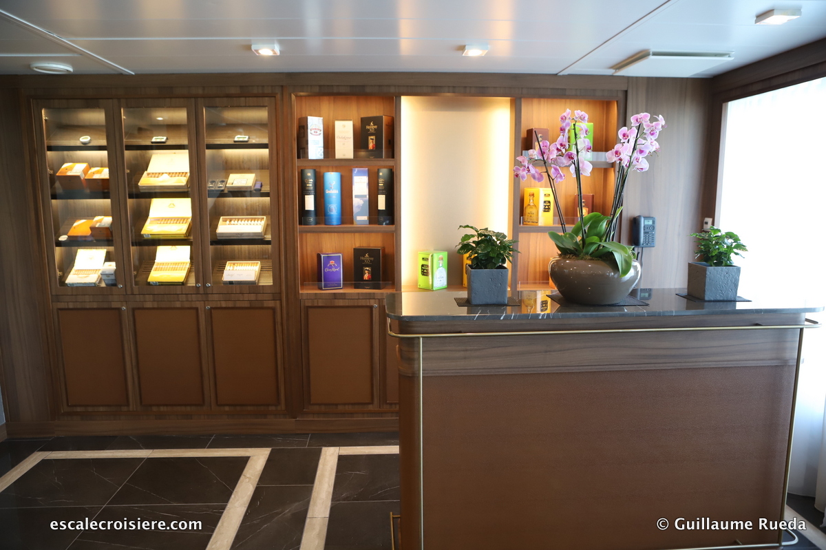 Cigar Lounge - World Explorer - Quark