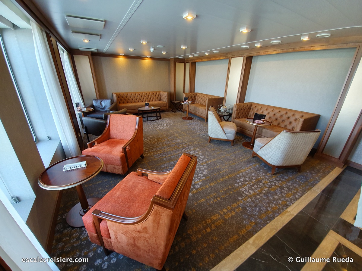 Cigar Lounge - World Explorer - Quark