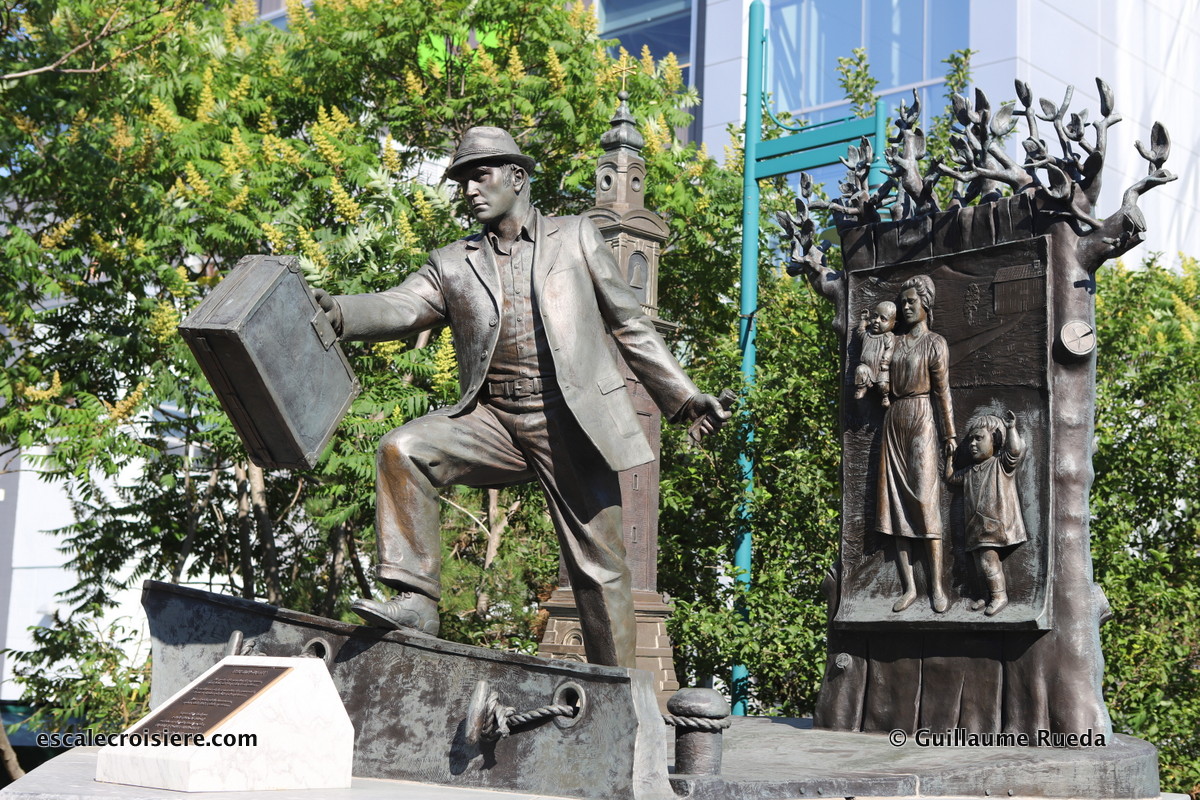 Escale Halifax - The Emigrant Statue