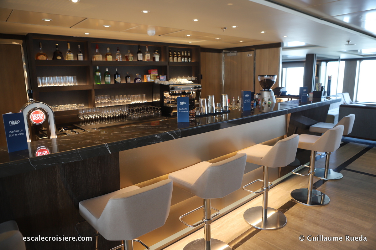 Explorer Lounge - World Explorer - Quark