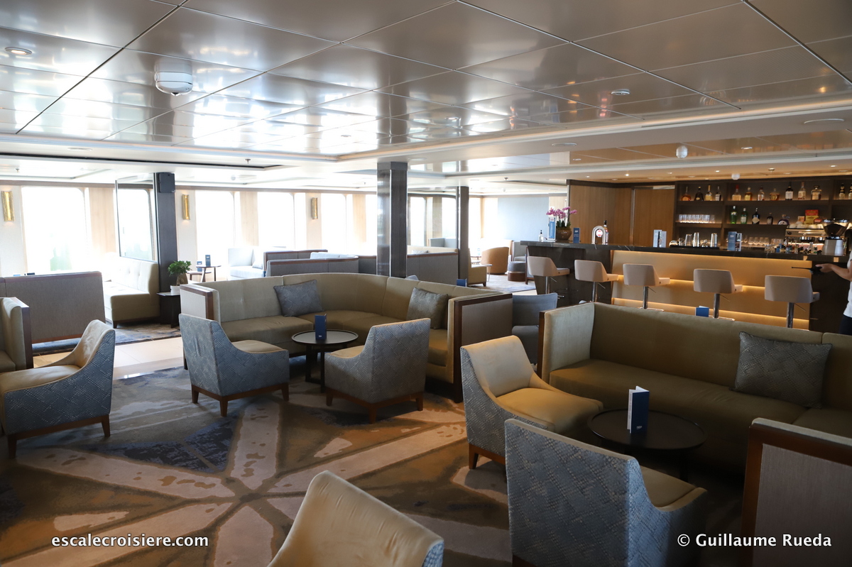 Explorer Lounge - World Explorer - Quark