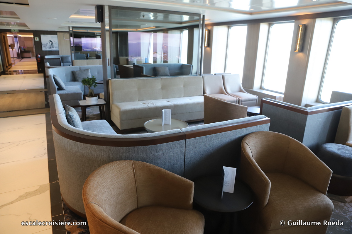 Explorer Lounge - World Explorer - Quark