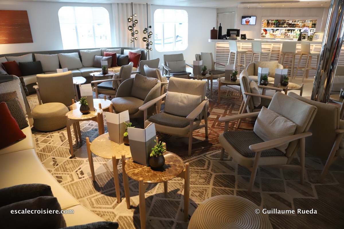 Le Dumont D'Urville - Le Grand Salon