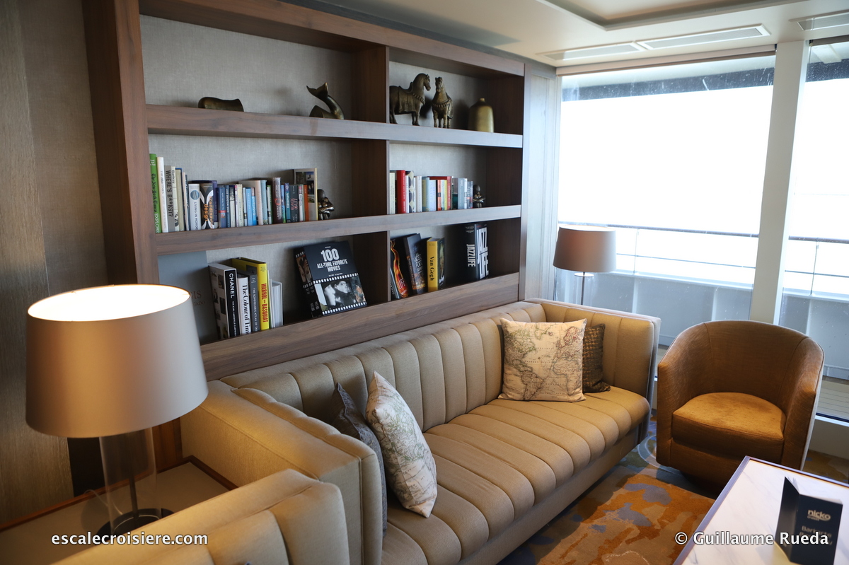 Observation Lounge - World Explorer - Quark