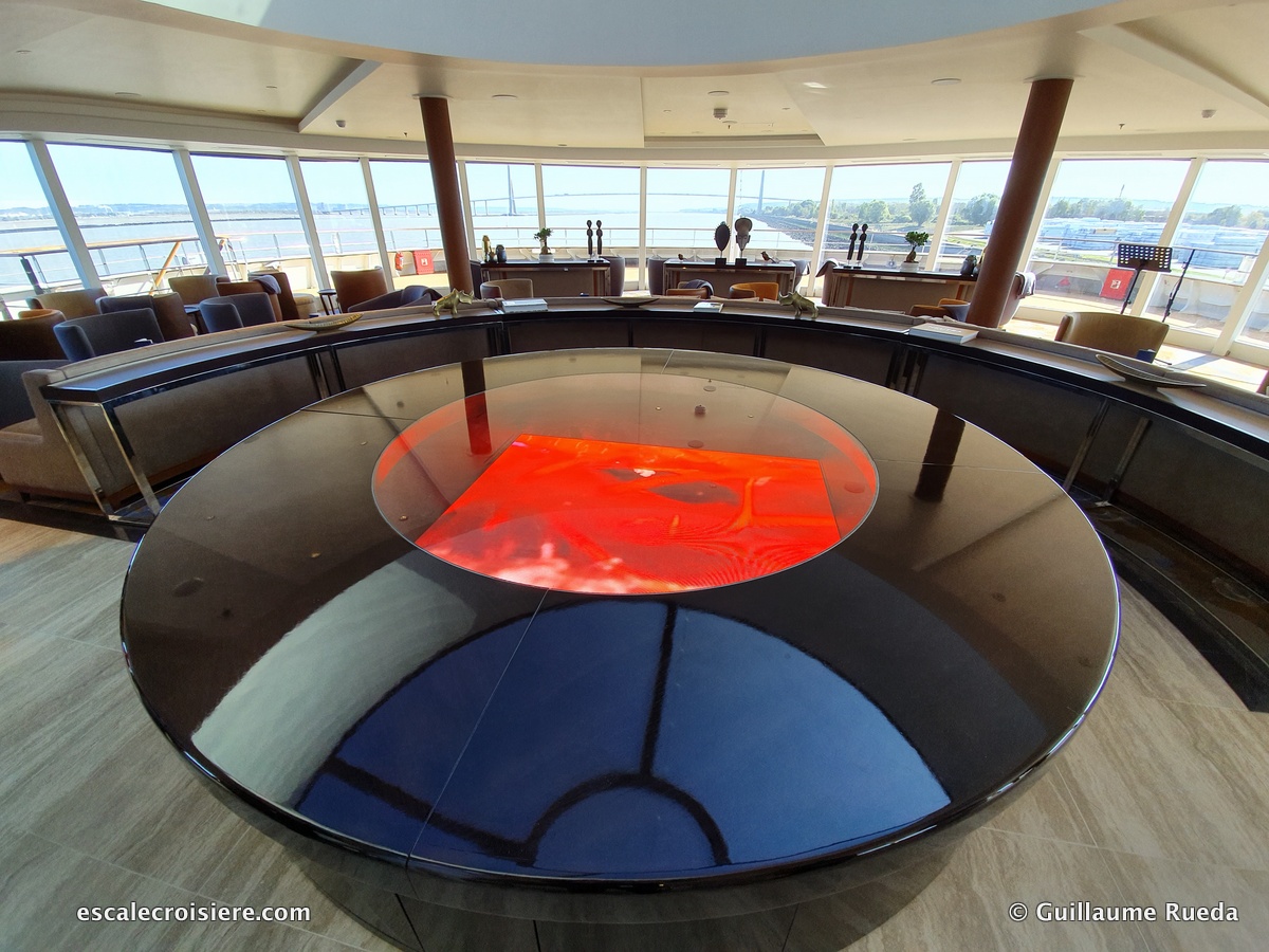 Observation Lounge - World Explorer - Quark