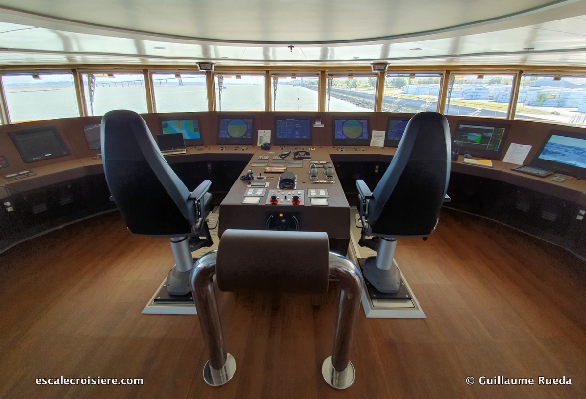 Passerelle - World Explorer - Quark