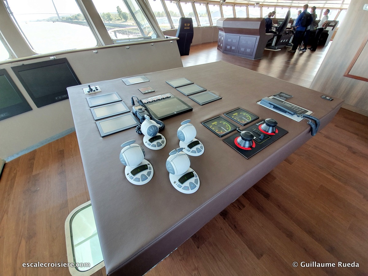 Passerelle - World Explorer - Quark