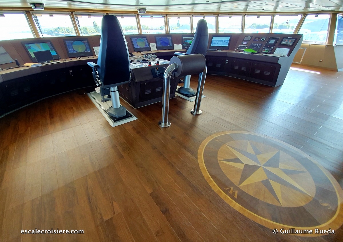 Passerelle - World Explorer - Quark