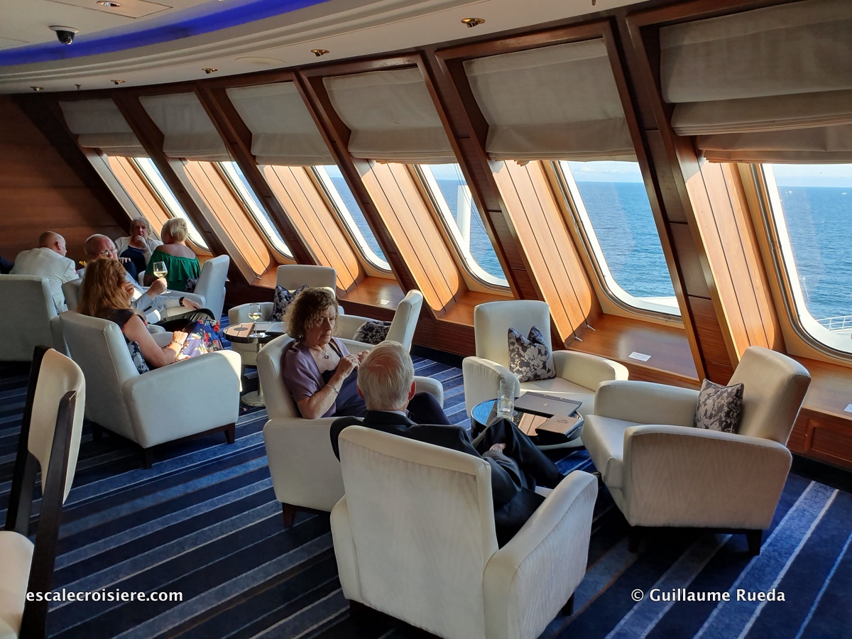 Queen Mary 2 - Commodore Club