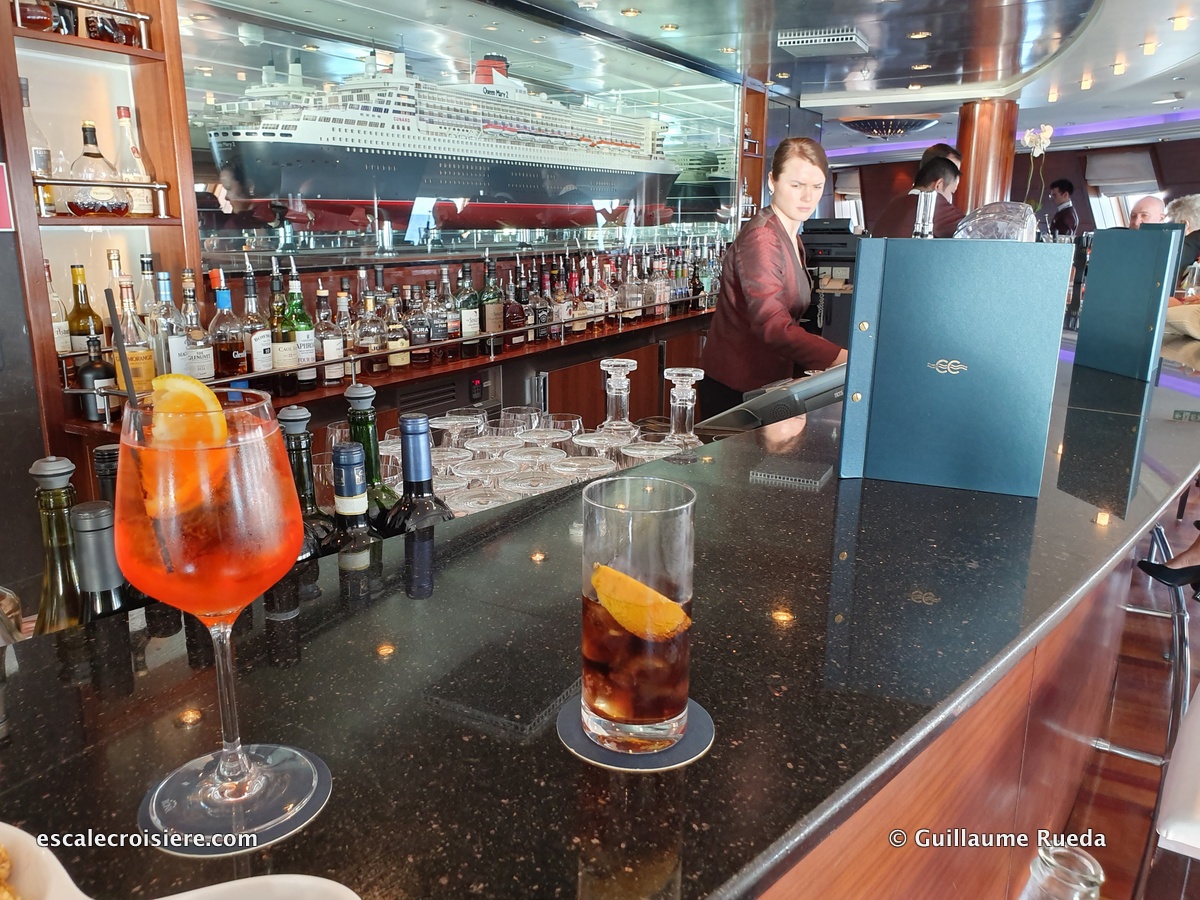 Queen Mary 2 - Commodore Club