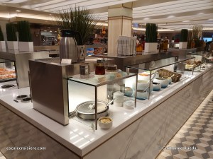 Queen Mary 2 - Horizon Court buffet