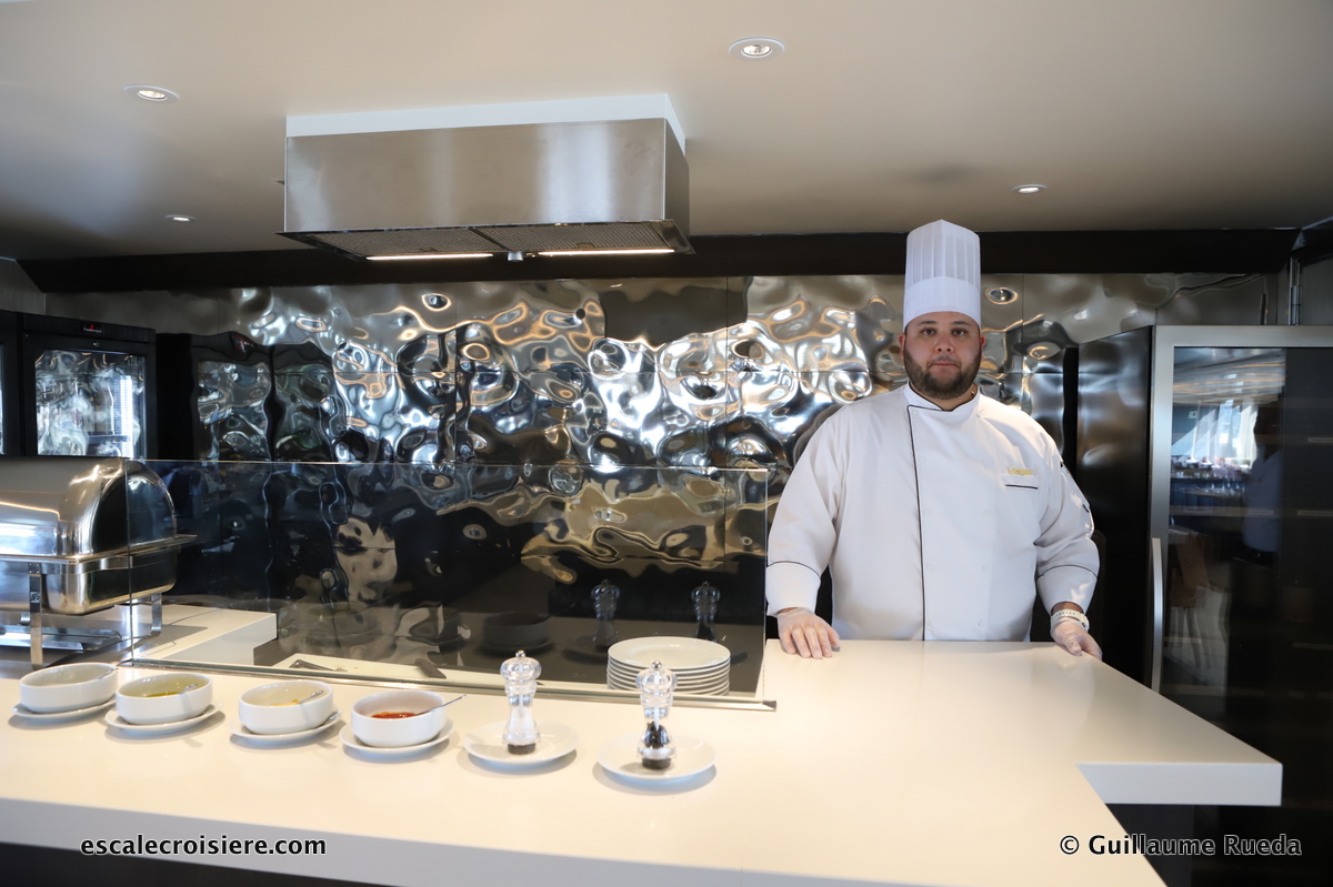 Restaurant - World Explorer - Quark