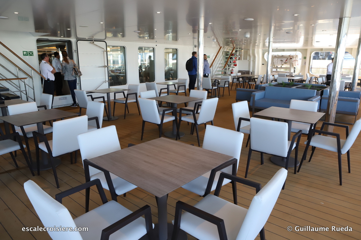 Restaurant - World Explorer - Quark