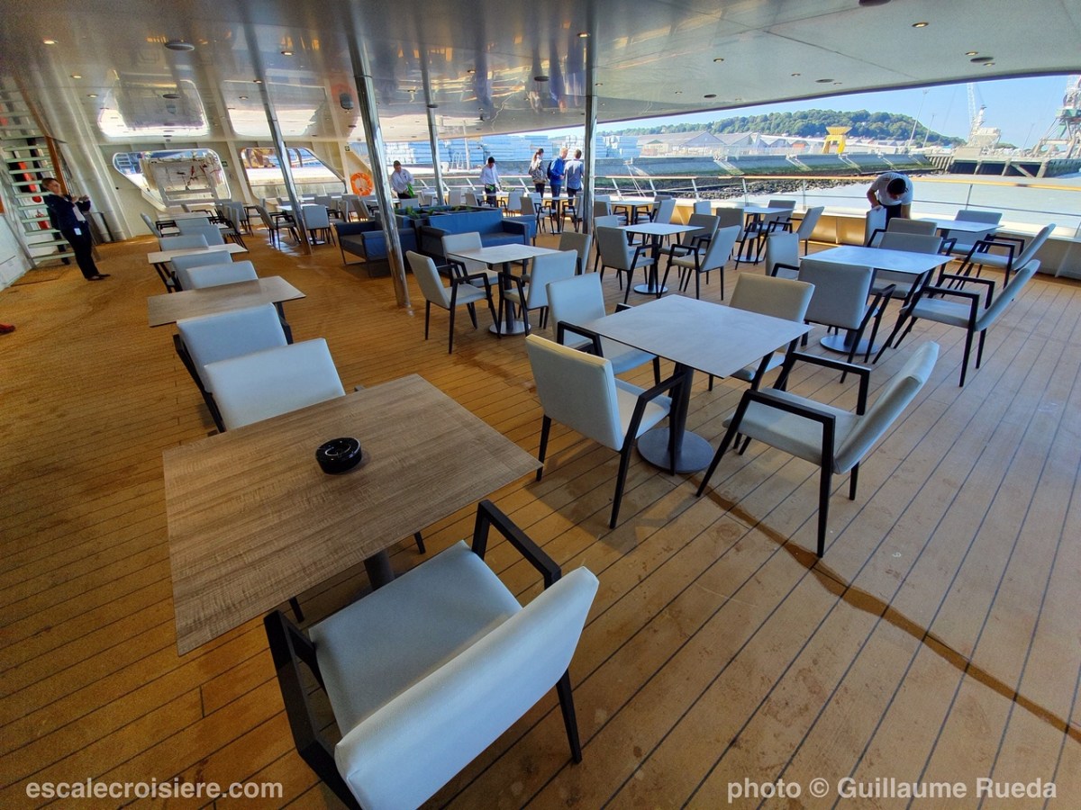 Restaurant - World Explorer - Quark