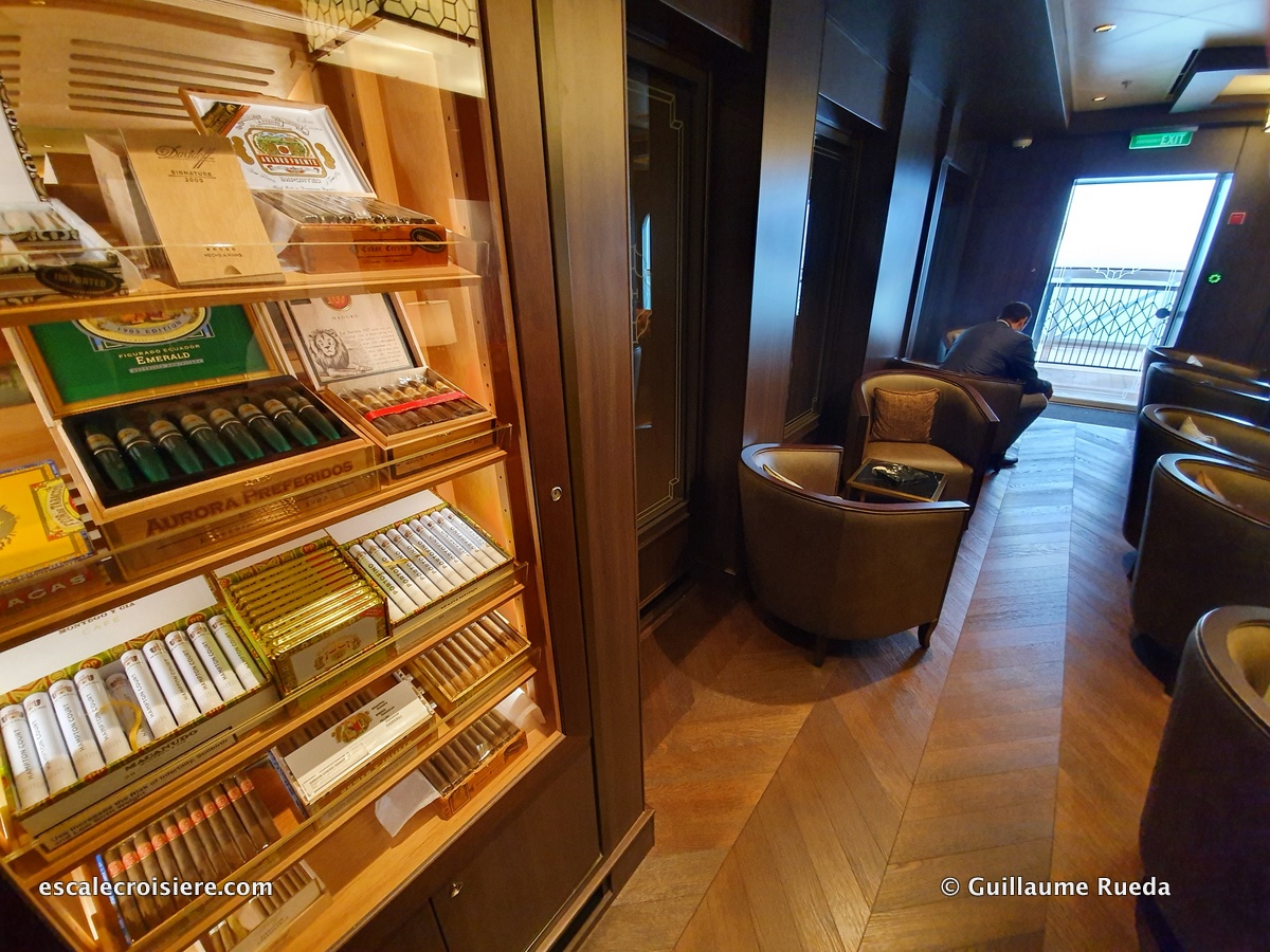 Cigar Lounge - Norwegian Encore