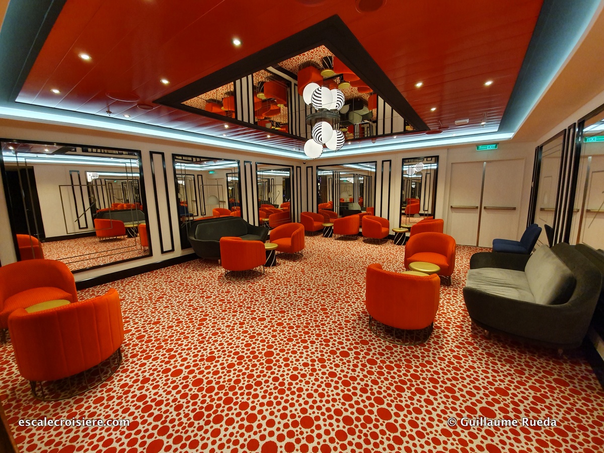 Social Comedy & Night Club - Norwegian Encore