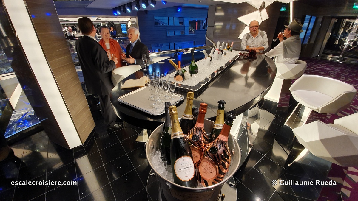 MSC Grandiosa - Champagne bar