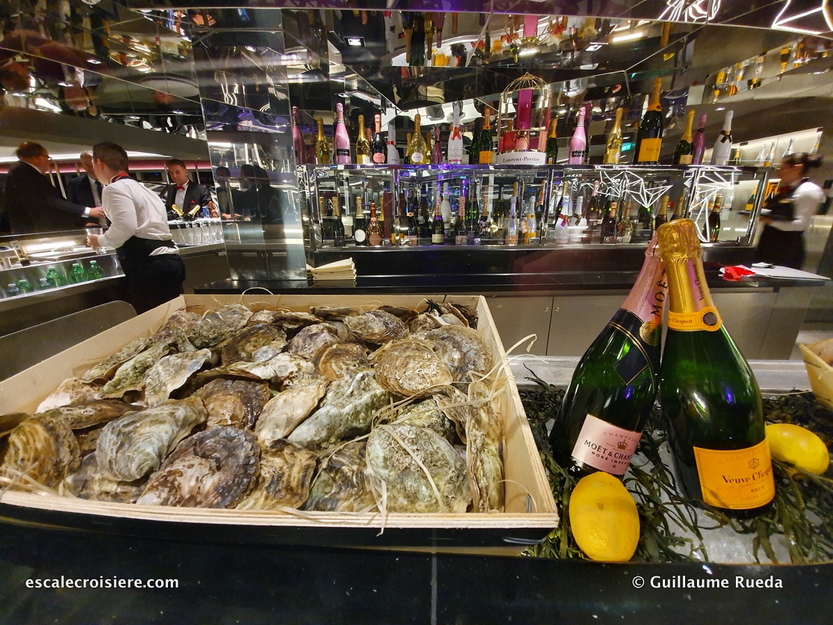 MSC Grandiosa - Champagne bar