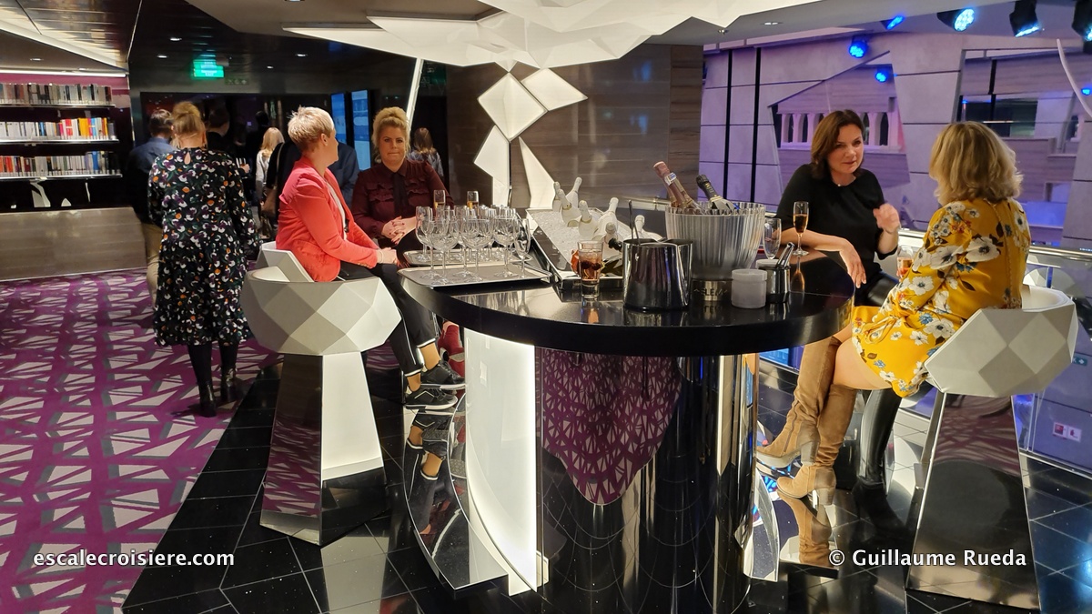 MSC Grandiosa - Champagne bar