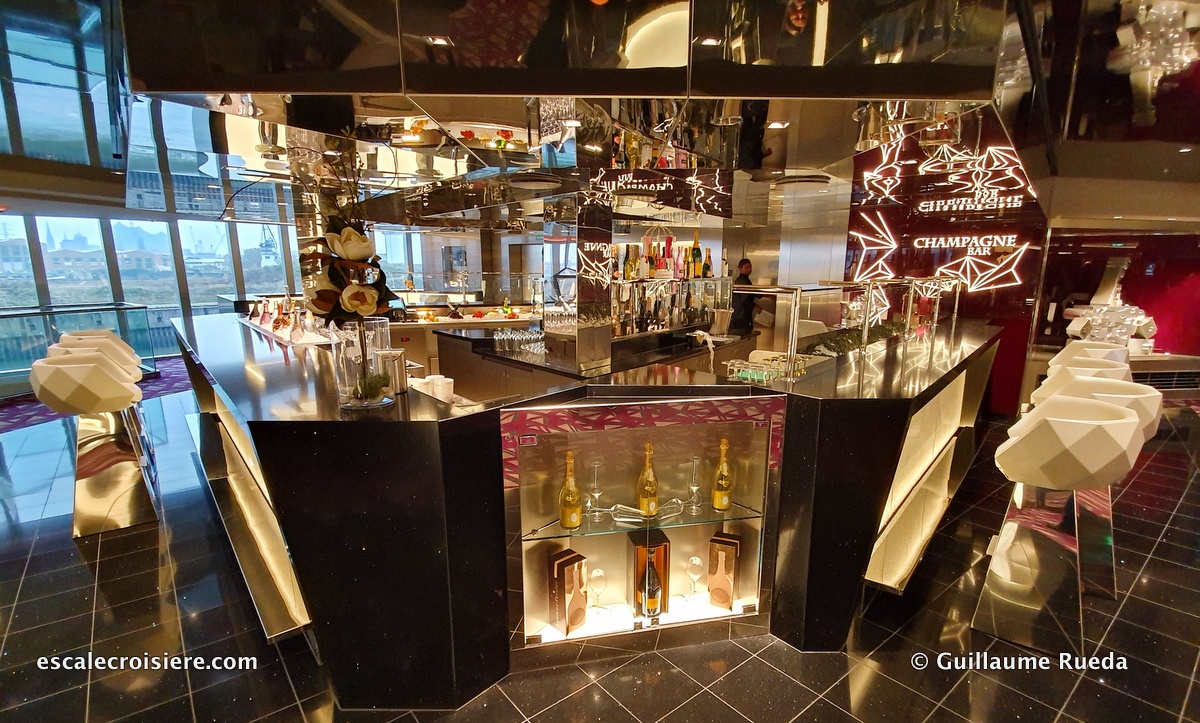 MSC Grandiosa - Champagne bar