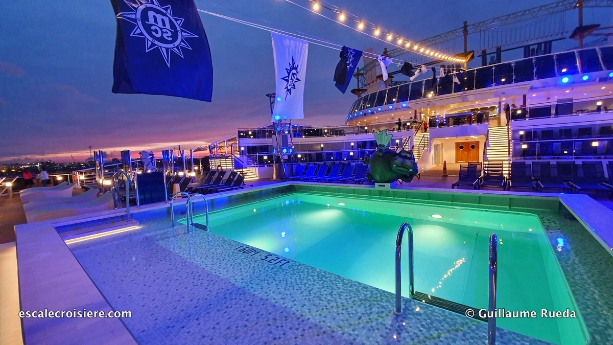 MSC Grandiosa - Horizon pool
