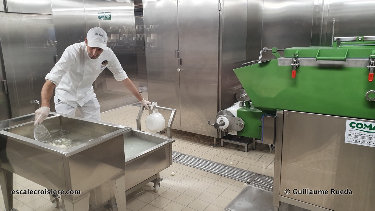 MSC Grandiosa - Market place buffet - Mozzarella