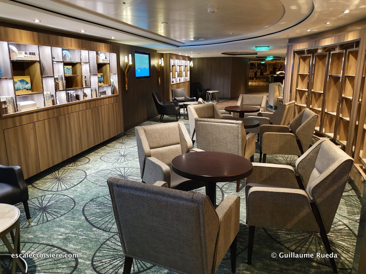 Observation Lounge - Norwegian Encore