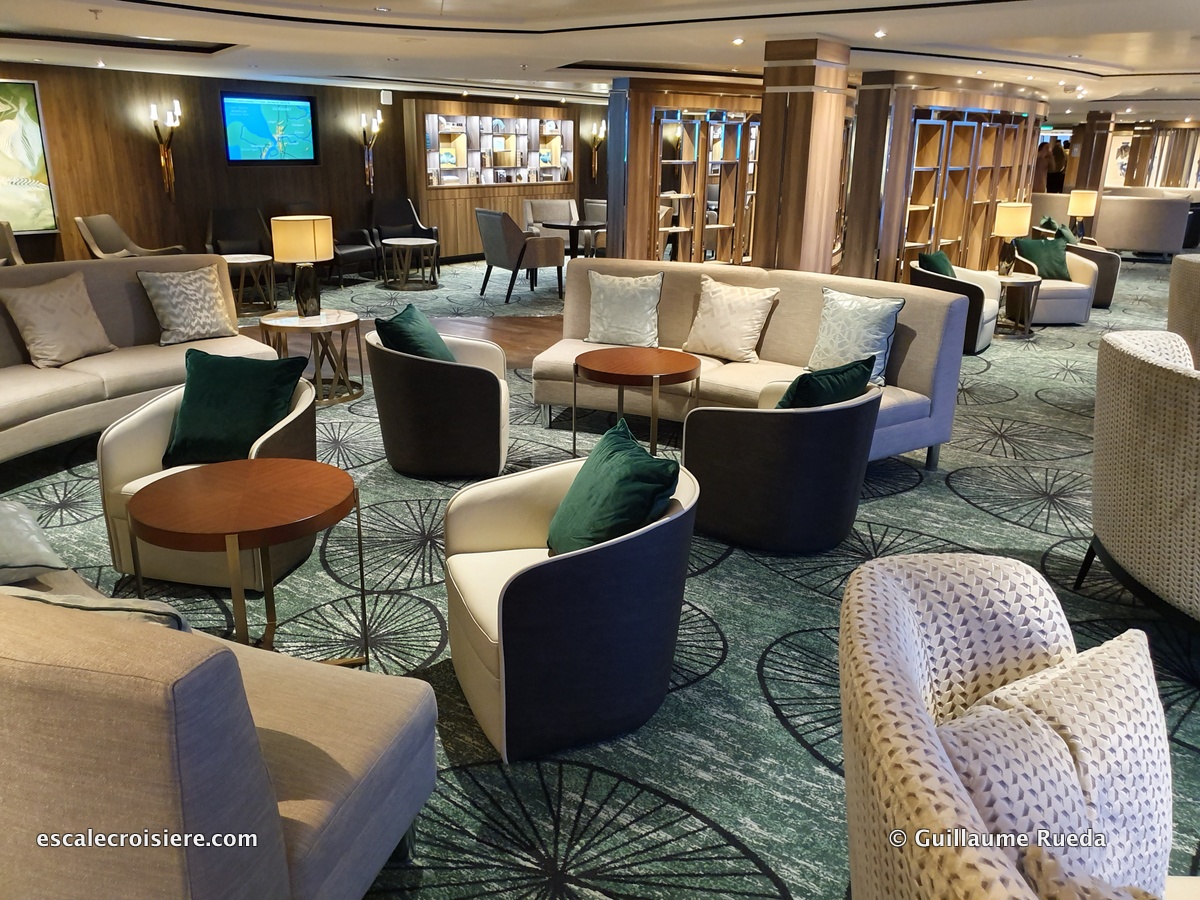 Observation Lounge - Norwegian Encore