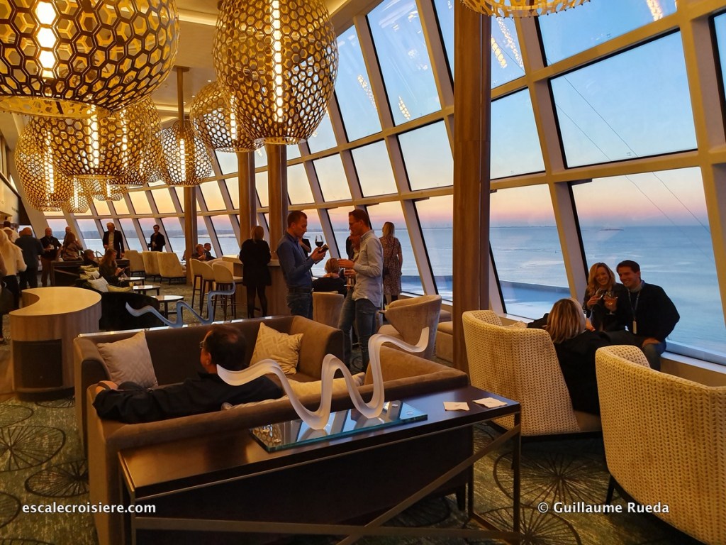 Observation Lounge - Norwegian Encore
