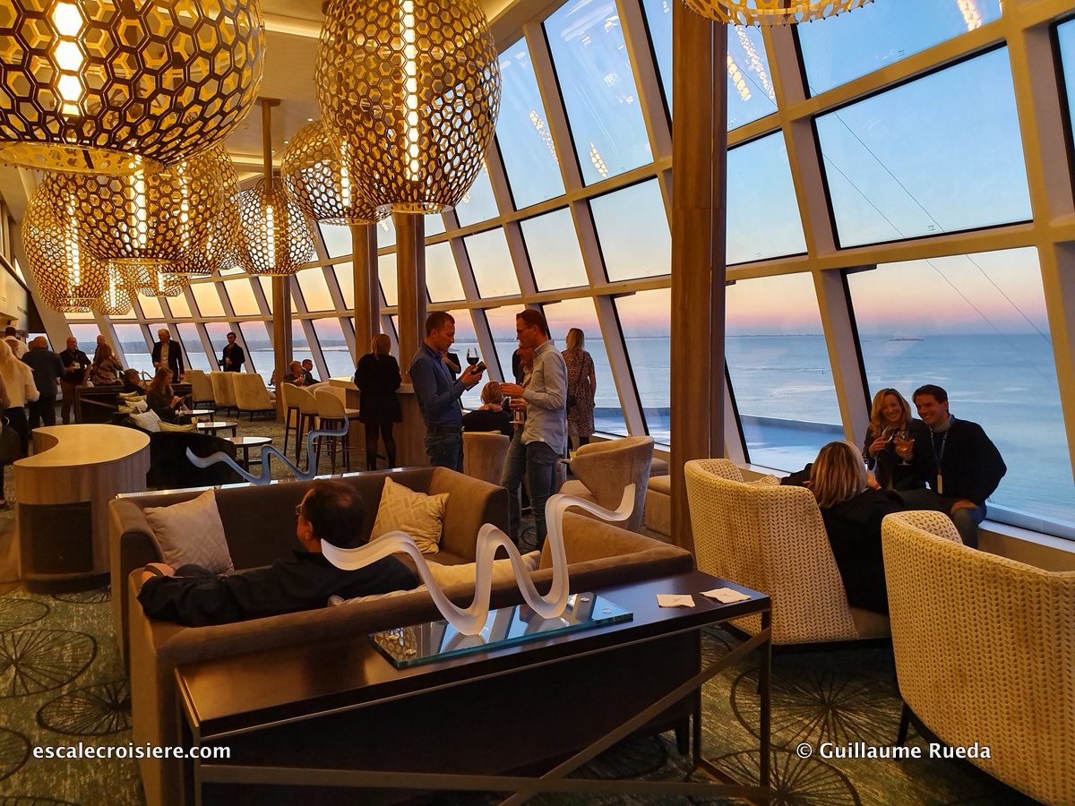 Observation Lounge - Norwegian Encore