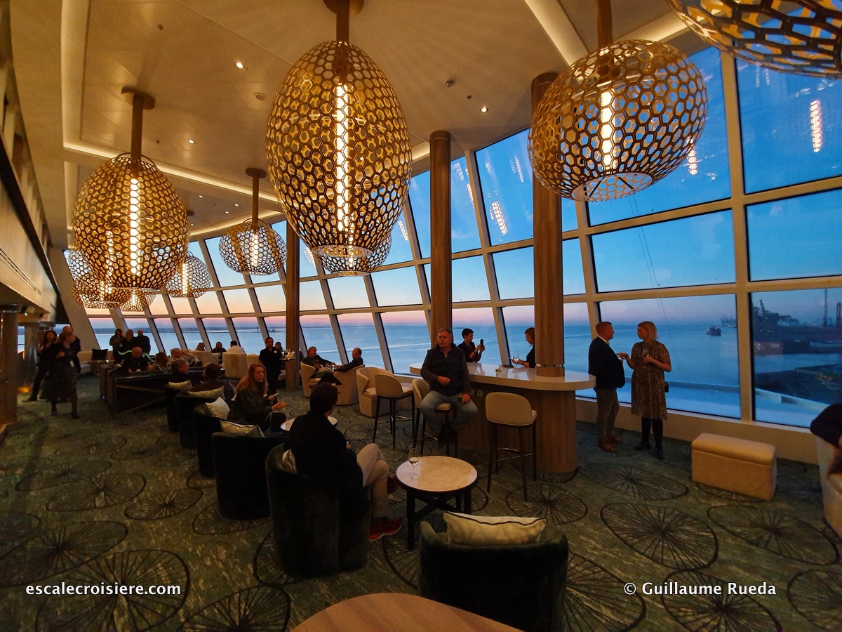 Observation Lounge - Norwegian Encore