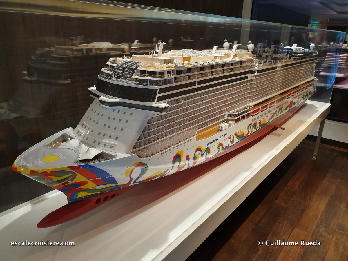 Observation Lounge - Norwegian Encore