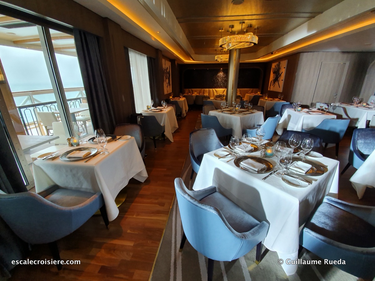 Ocean Blue restaurant - Norwegian Encore