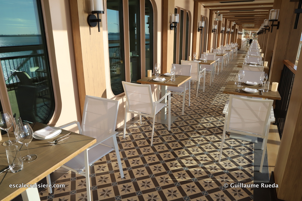 Onda restaurant - Norwegian Encore