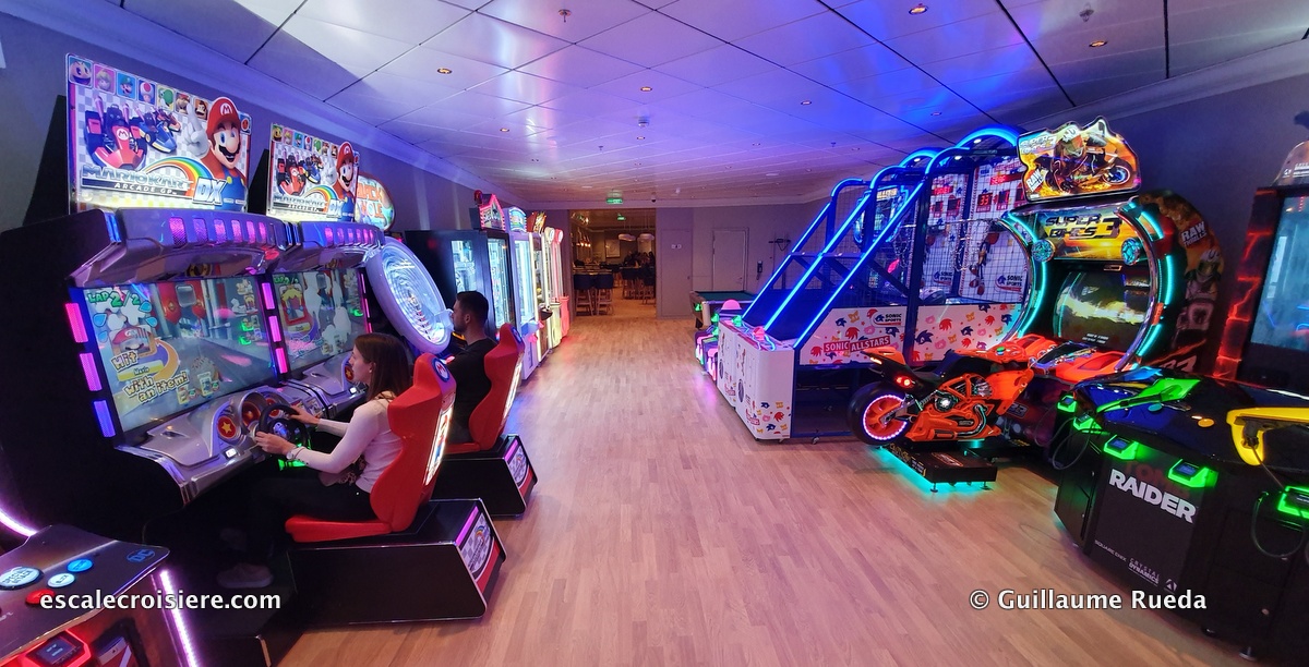 The Local Jeux d'arcade - Norwegian Encore